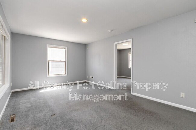 Building Photo - 817 E Laurel St