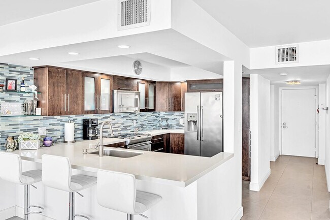 Building Photo - 525 N Ocean Blvd