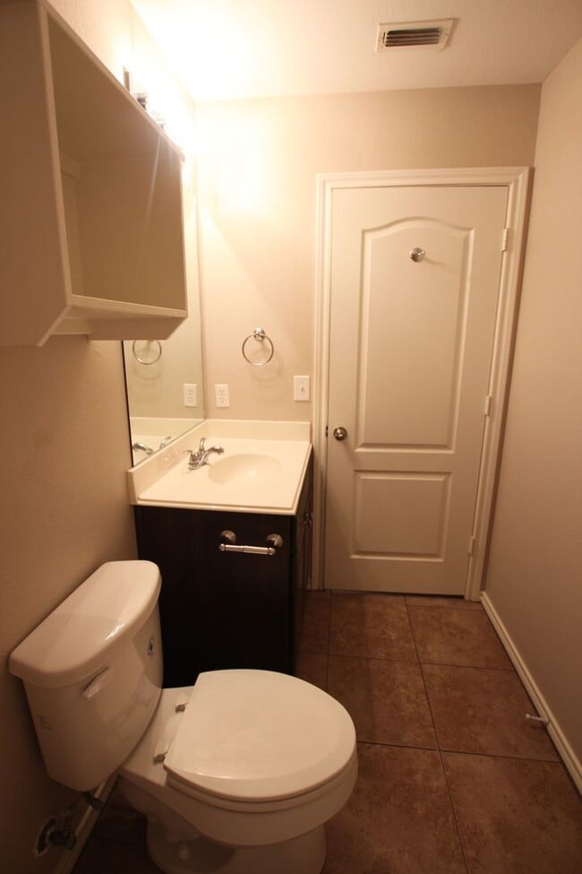 Building Photo - Coming Soon: 2 Bedroom Duplex for Rent in Lindale!