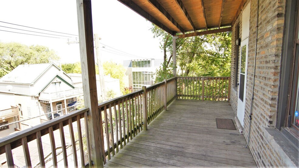 Building Photo - 1850 N Milwaukee Ave