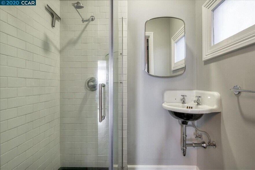 1/2 bath shower - 694 25th St