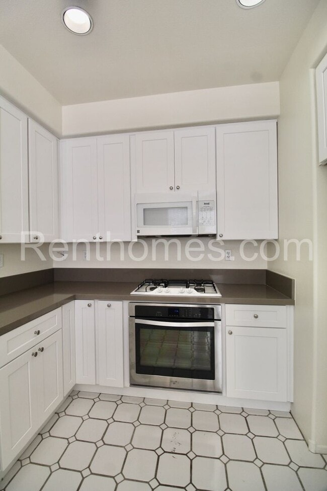 Building Photo - 9411 Questa Pointe