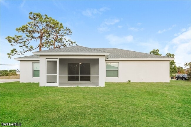 Building Photo - 919 Rita Ave N