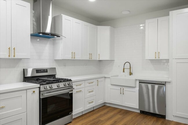 Building Photo - 302 Laurel Ct