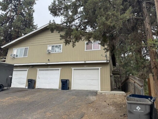 Building Photo - 685 SE Centennial St