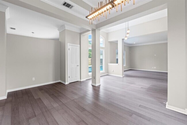 Building Photo - 9309 Bluegrass Dr