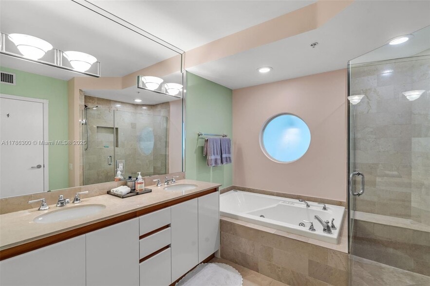 Building Photo - 1500 Ocean Dr