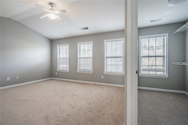 Building Photo - 2302 Towneheights Terrace SE