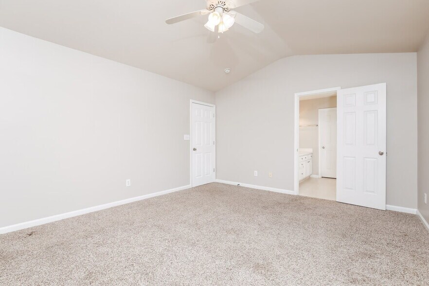 Building Photo - 2043 Swimming Hole Cir