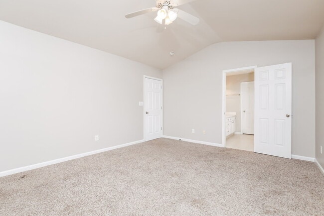 Building Photo - 2043 Swimming Hole Cir