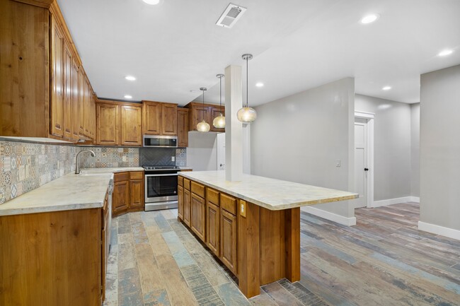 Building Photo - 1338 4000 N St