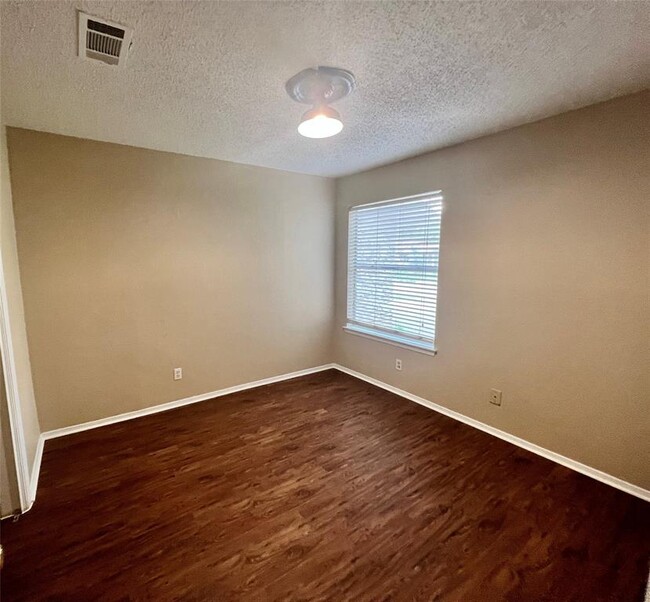 Building Photo - 2403 La Rochelle Dr