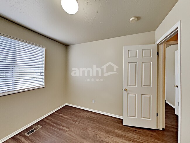 Building Photo - 342 N 75 W