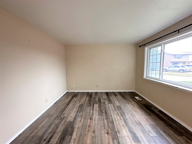 Building Photo - 643 Brookside Ct