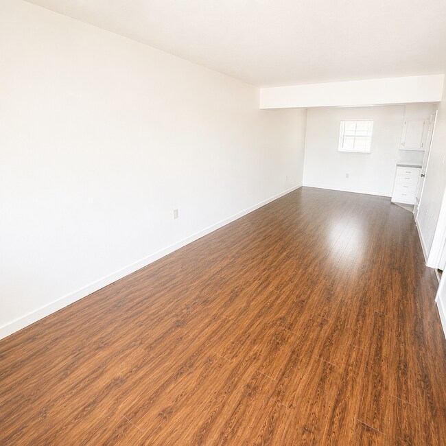 Building Photo - AVAILABLE NOW!! APPLY TODAY ON OUR WEBSITE!!