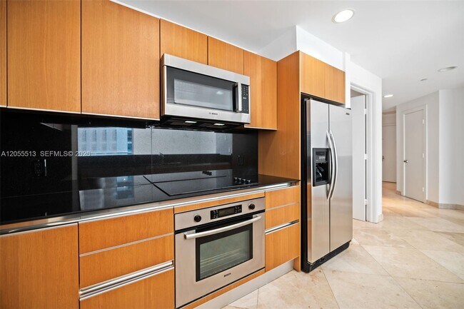 Building Photo - 1050 Brickell Ave
