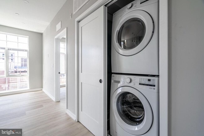 Building Photo - 2401 Washington Ave