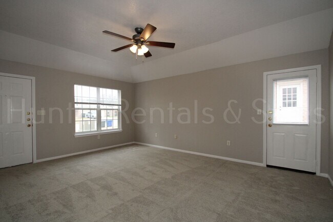 Building Photo - Cove Duplex