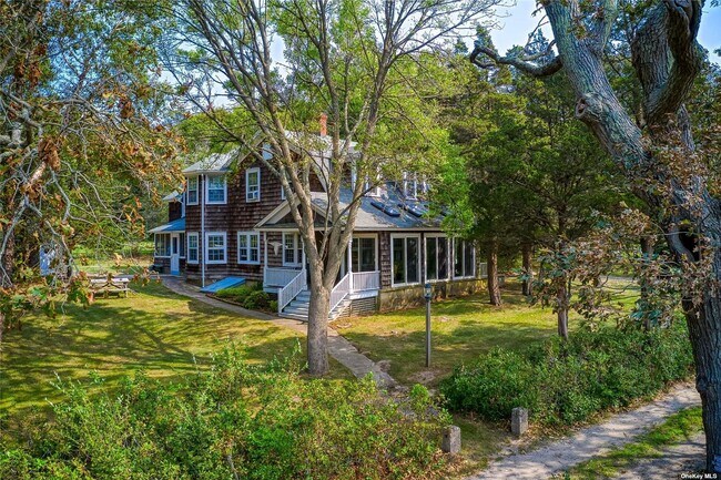 Building Photo - 1695 Old Woods Path