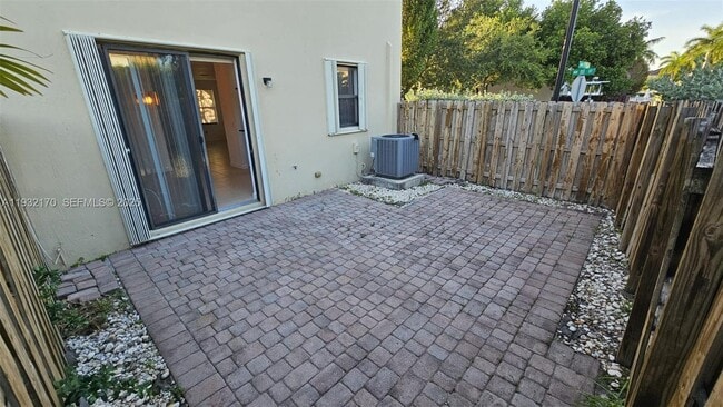 Building Photo - 8785 NW 116th Ct