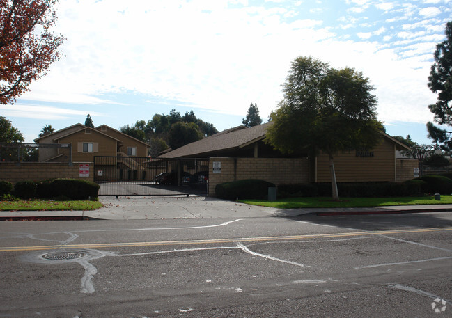 Building Photo - Oxford Park Apartments