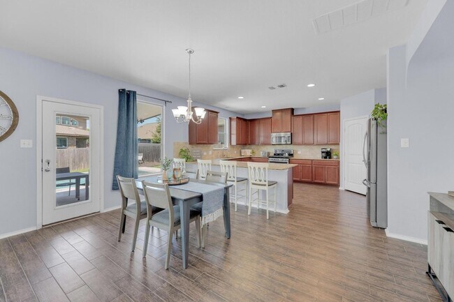 Building Photo - 5812 Pescia St