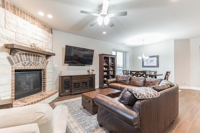 Building Photo - 14800 Belclaire Ave