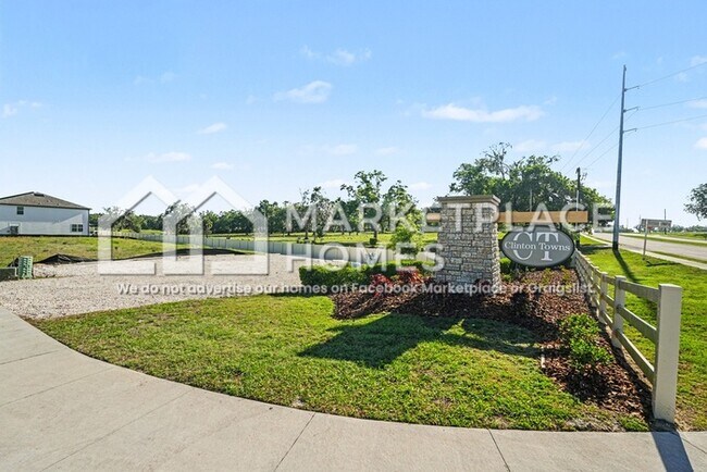 Building Photo - 11910 Sylvia St