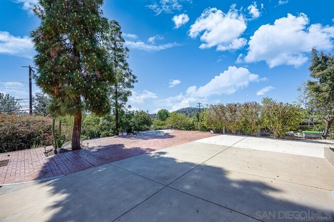 Building Photo - 8810 Mariposa St