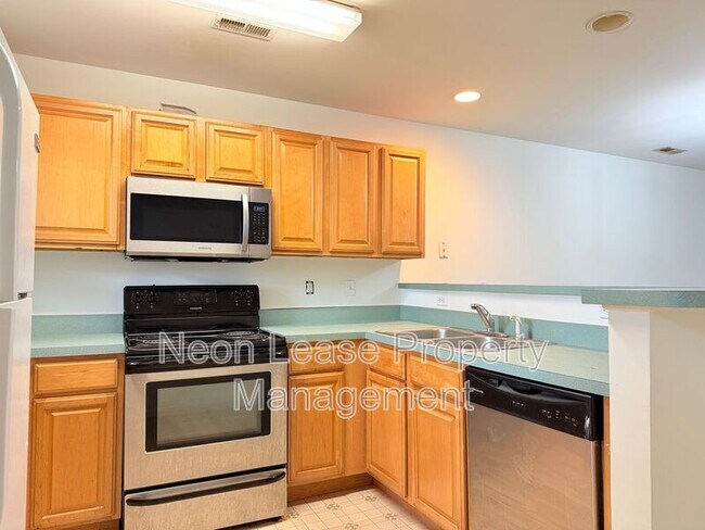 Building Photo - 17275 King Philip Way