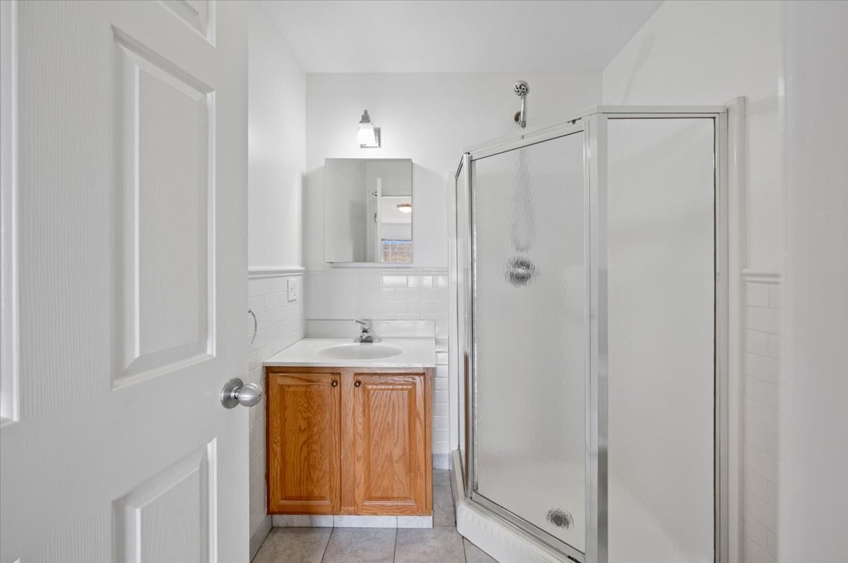 Building Photo - 727 Warburton Ave