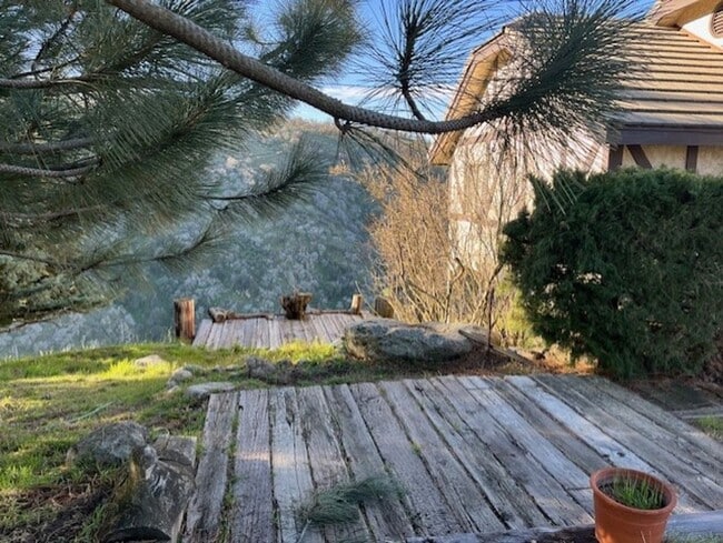 Building Photo - Amazing Mountain Views...