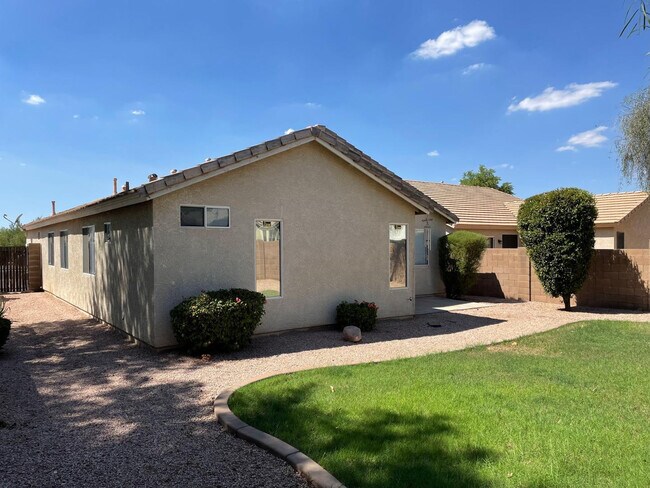 Building Photo - 6831 S 33rd Dr
