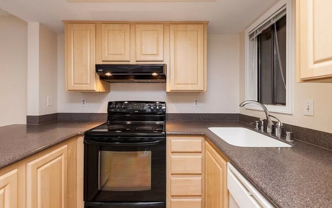 Building Photo - 2 Bedroom 1.75 Bath Condo in Lynnwood