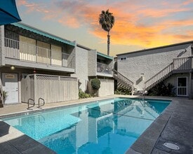 Building Photo - One Bedroom in Pacific Beach!!