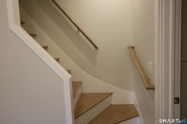 Building Photo - 6 Mary St