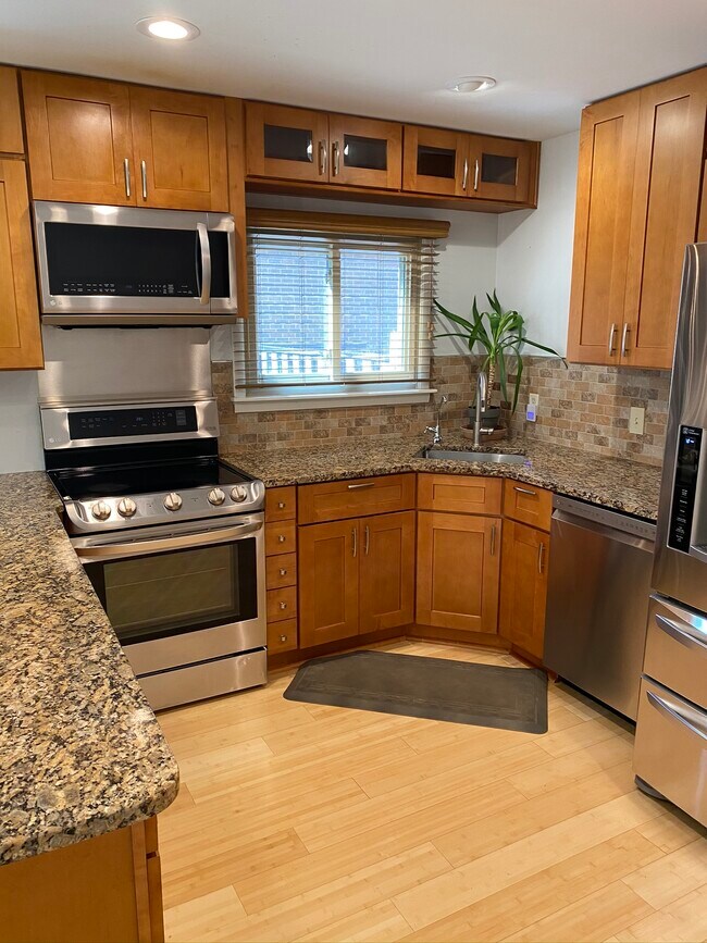 Building Photo - 6905 Highland Park Dr