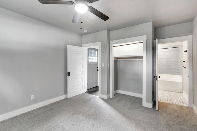 Building Photo - Renovated 2 Bedroom 2 Bath Duplex with Lar...