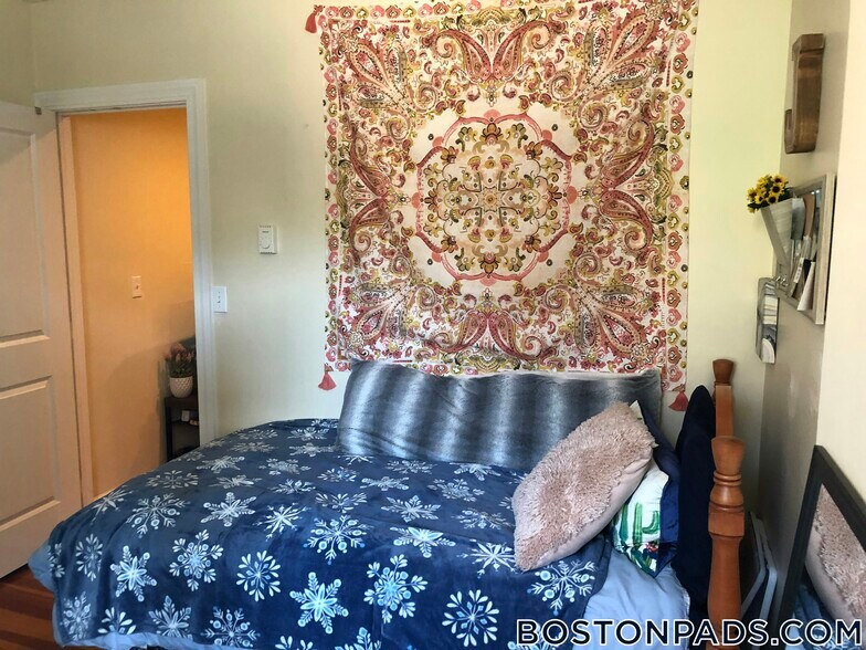 Building Photo - 1450 Commonwealth Ave