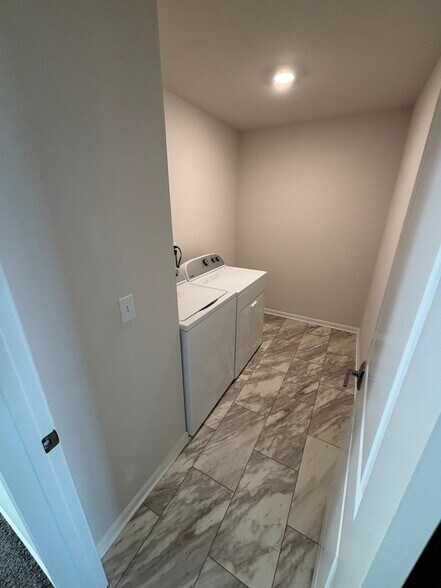 Building Photo - 1502 Salt Springs Dr