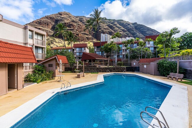 Building Photo - Makaha Valley Plantation 64-A  Nice 2 Bedr...