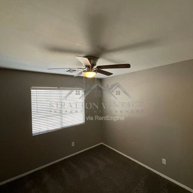 Building Photo - 11381 W Yuma St