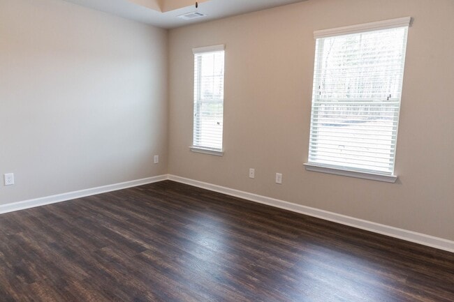 Building Photo - 4 Bed 2.5 Bath home in Gainesville! Retrea...