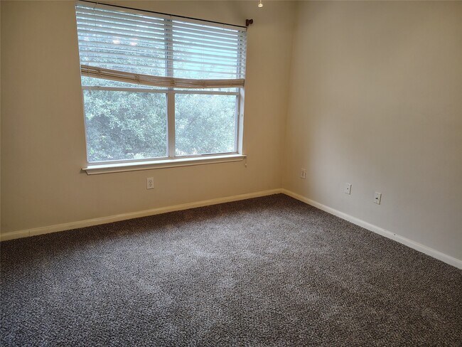 Building Photo - 6126 Menor Crest Dr