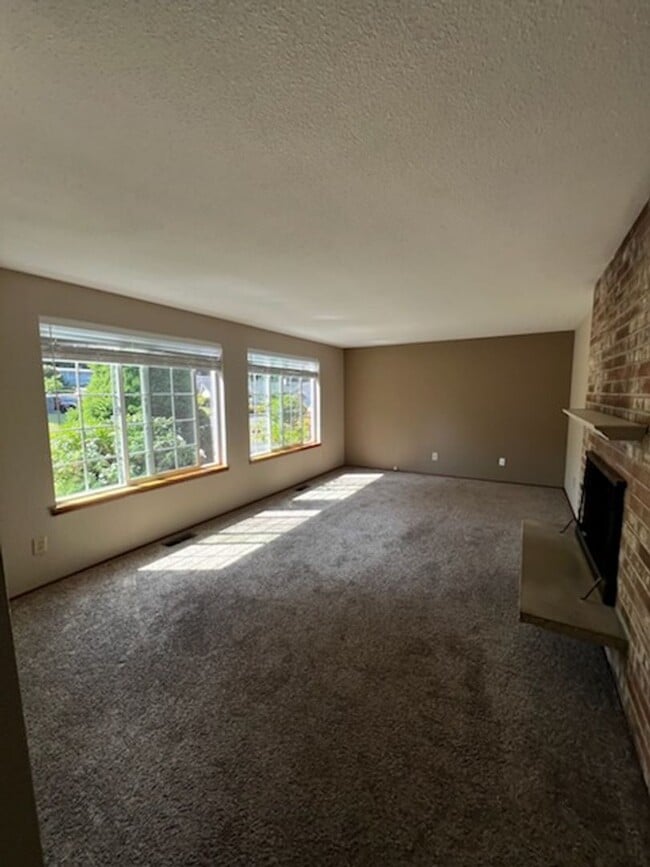Building Photo - Lovely Lakewood single level 3 Bedroom 2 f...