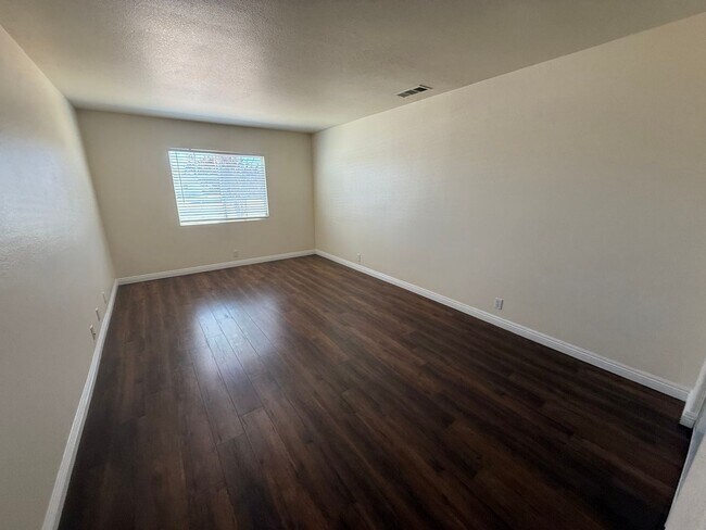 Building Photo - Beautiful Home In Apple Valley Vineyards-4...