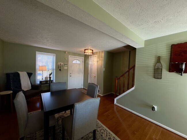 Building Photo - Modern 2-Bedroom Townhome with Spacious Ya...