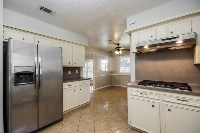 Building Photo - 26715 Westwood Dr