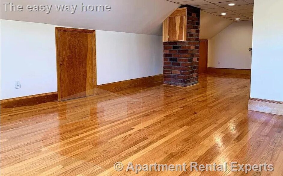 Building Photo - 19 Adams St