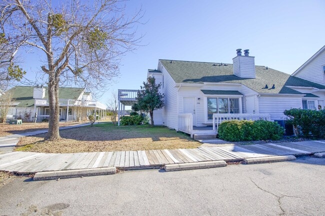 Building Photo - "Charming Studio Retreat with Modern Comforts in Vass, NC!"